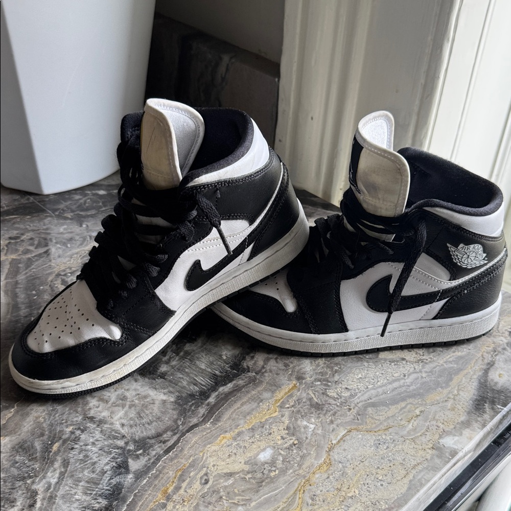 Nike Black and White Sneakers